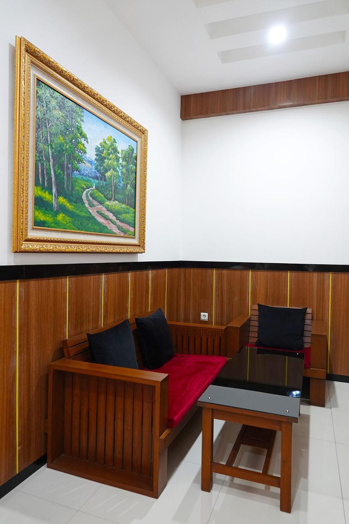 Baratha Hotel & Resto Bondowoso Exterior foto