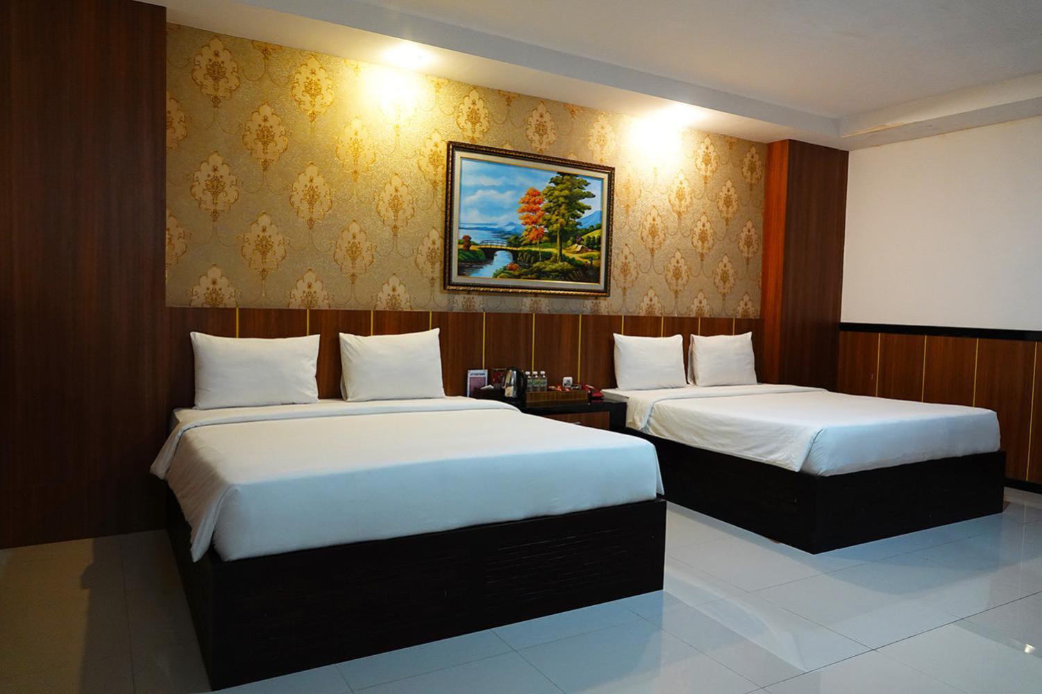 Baratha Hotel & Resto Bondowoso Exterior foto